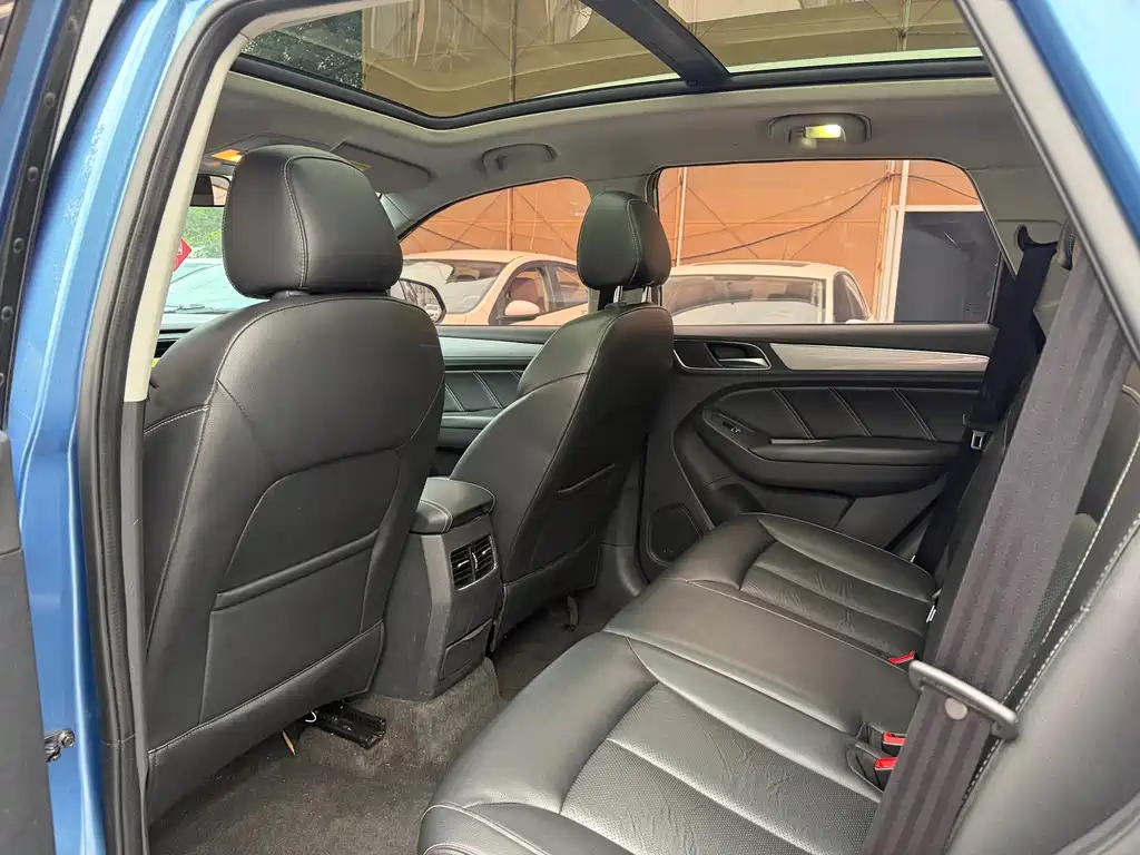 Roewe RX5 — миниатюра 9