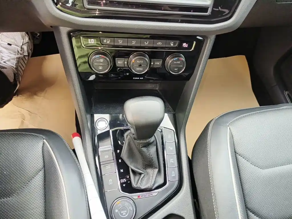 Volkswagen Tiguan L — миниатюра 14