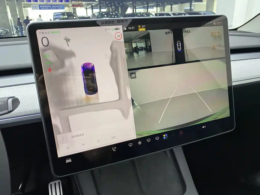 Tesla Model Y — миниатюра 16