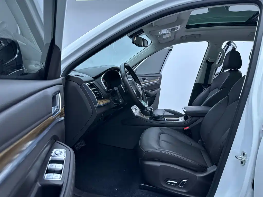 Roewe RX8 — миниатюра 12