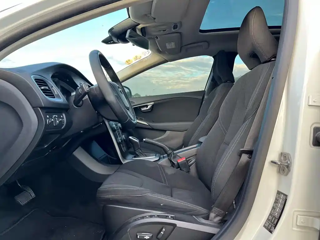 Volvo V40 — миниатюра 6