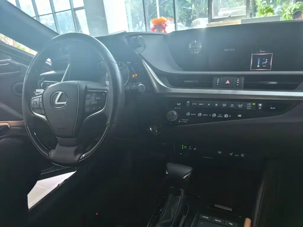 Lexus ES — миниатюра 10