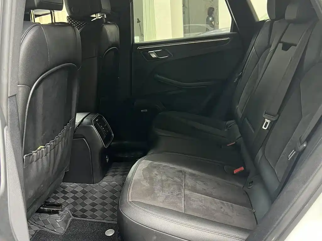 Porsche Macan — миниатюра 8
