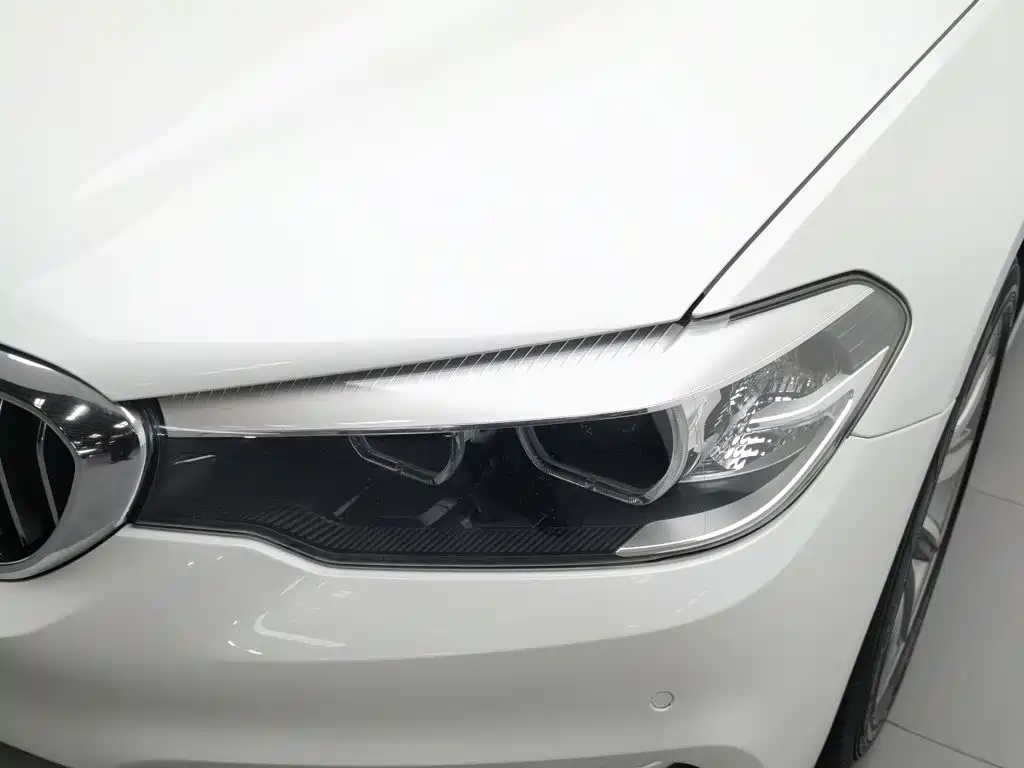 BMW 5 Series — миниатюра 7