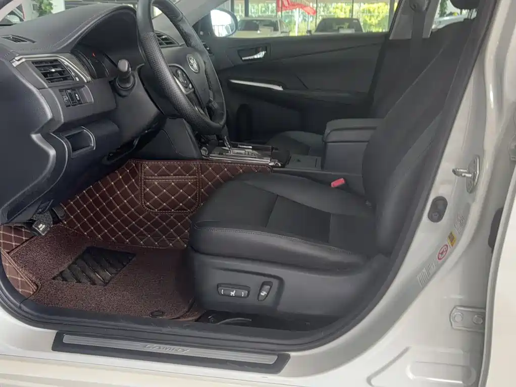 Toyota Camry — миниатюра 16