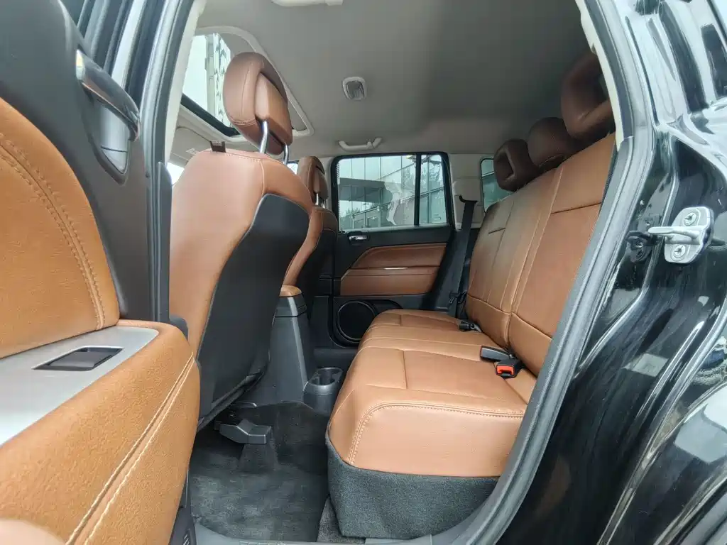 Jeep Compass (Import) — миниатюра 8