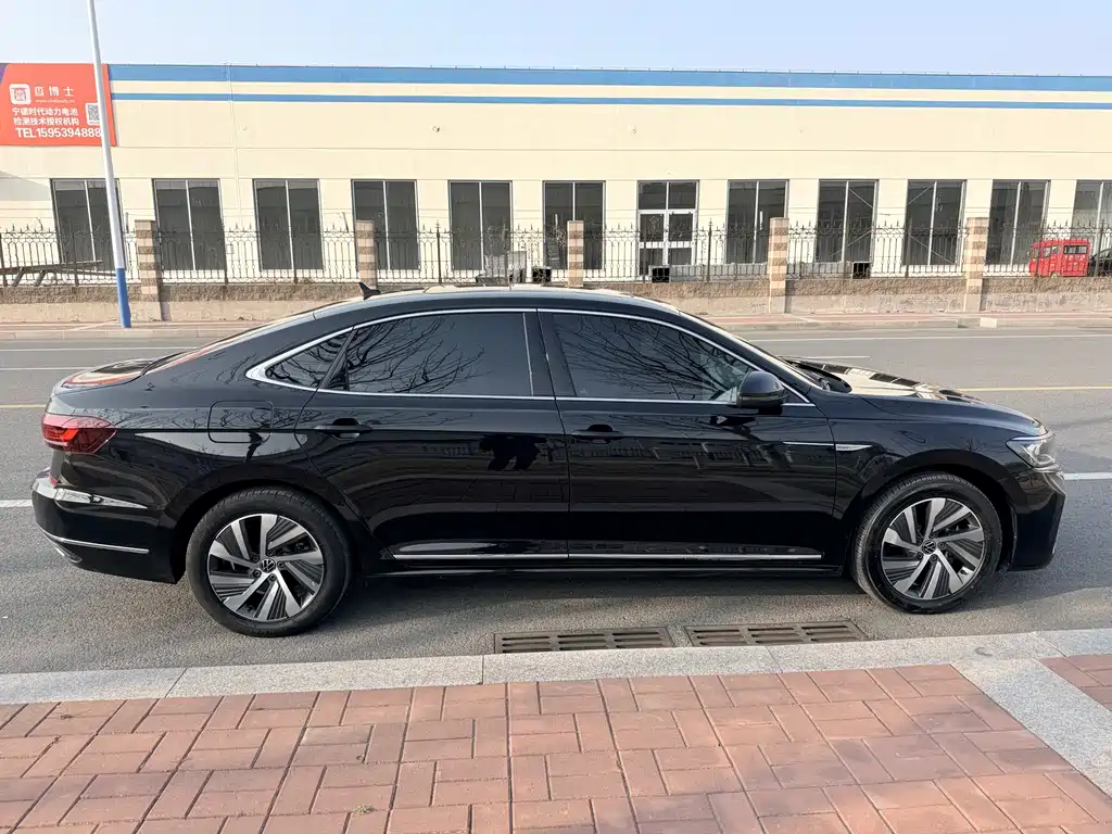 VOLKSWAGEN PASSAT NEW ENERGY