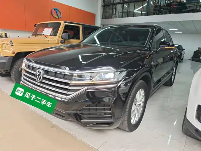 VOLKSWAGEN TOUAREG