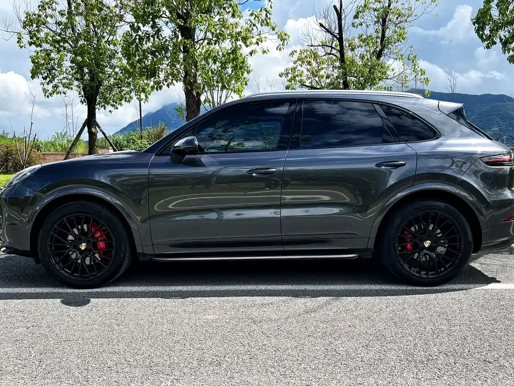 Porsche Cayenne — миниатюра 5
