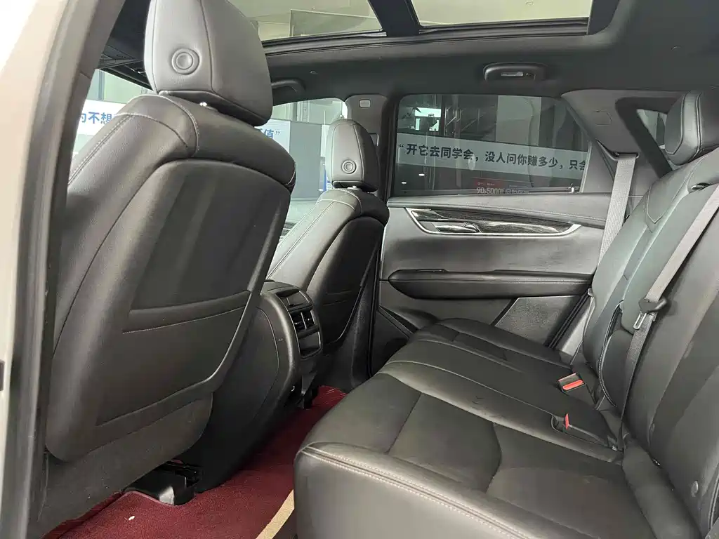 CADILLAC  XT5