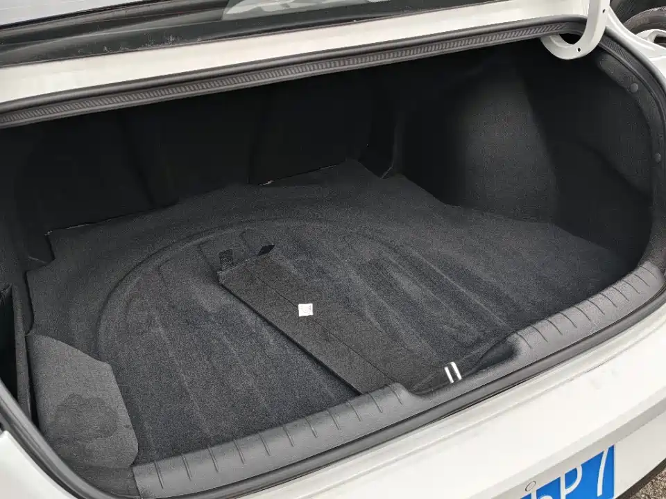 Hyundai Elantra — миниатюра 9