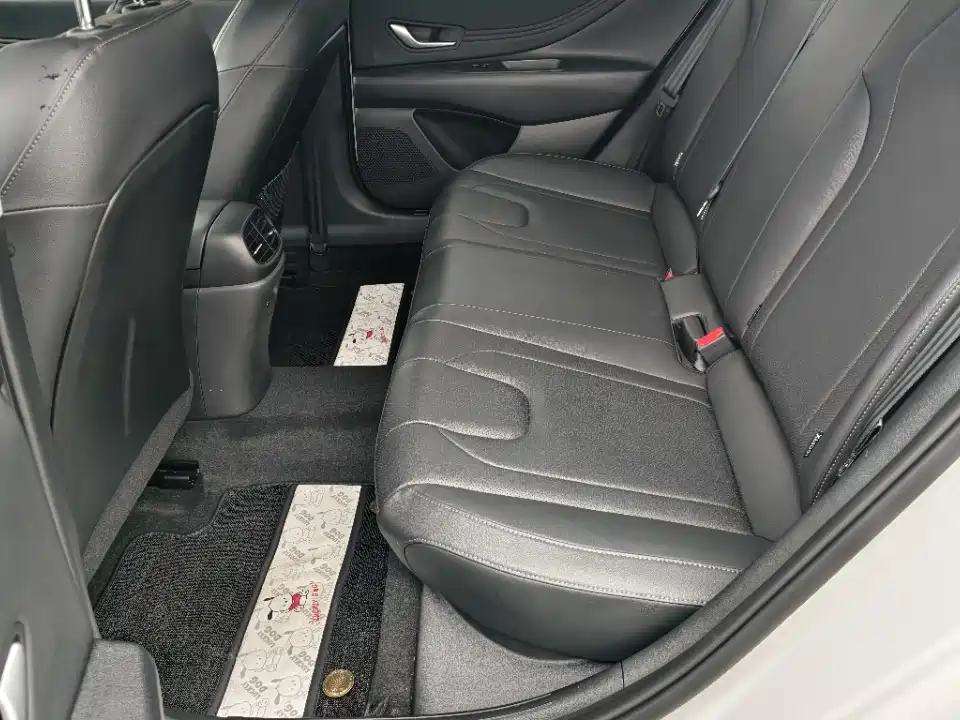 Hyundai Elantra — миниатюра 7