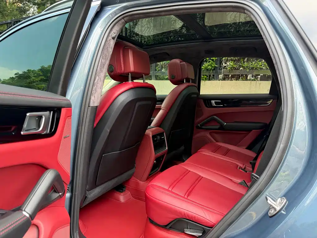 Porsche Cayenne — миниатюра 8