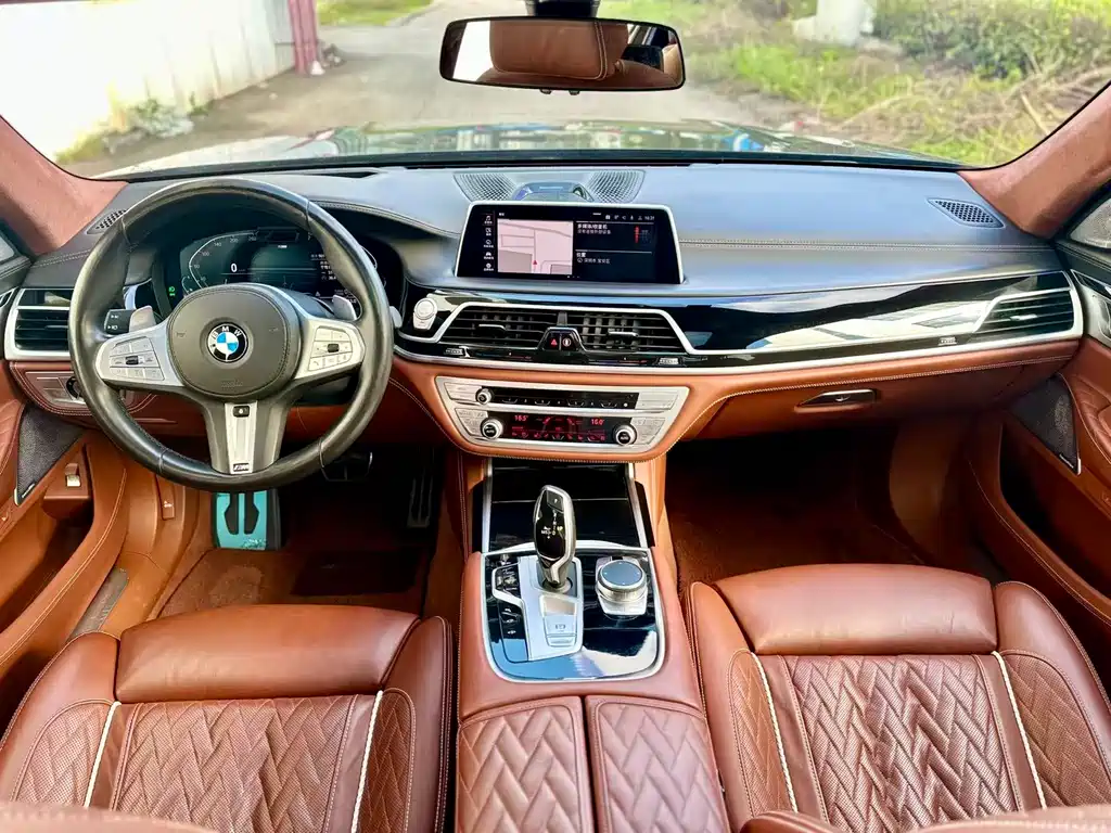 BMW 7 Series 750Li xDrive V8 M Sport Package, фото 12