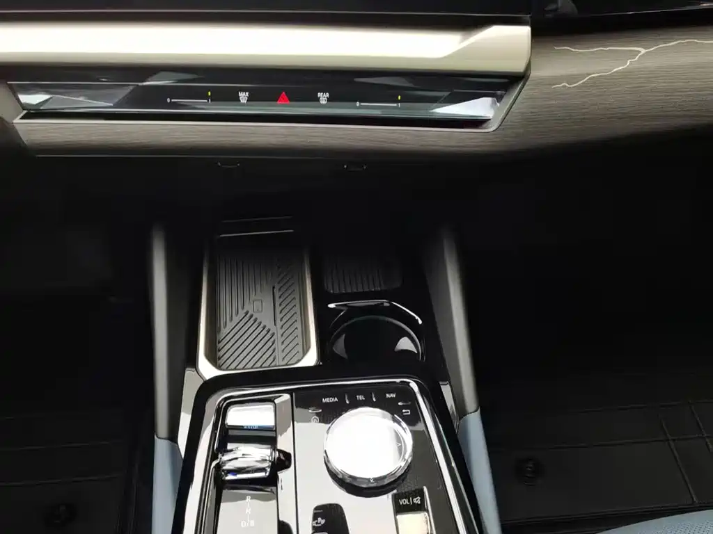 BMW i5 — миниатюра 11