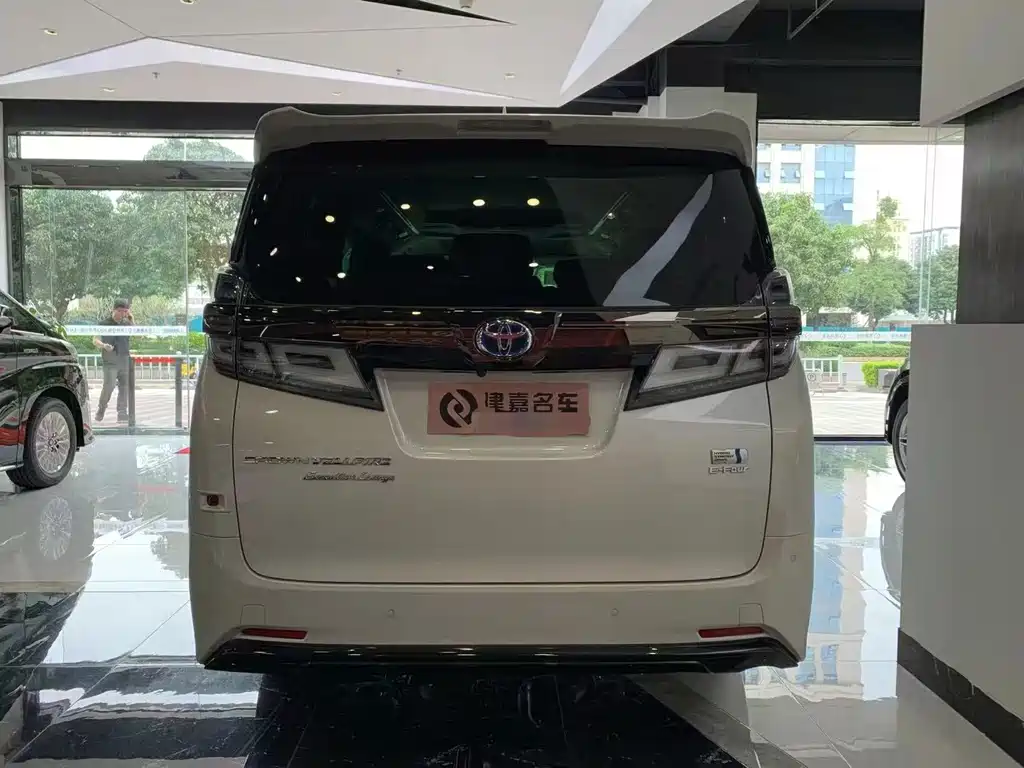 Toyota Vellfire — миниатюра 4
