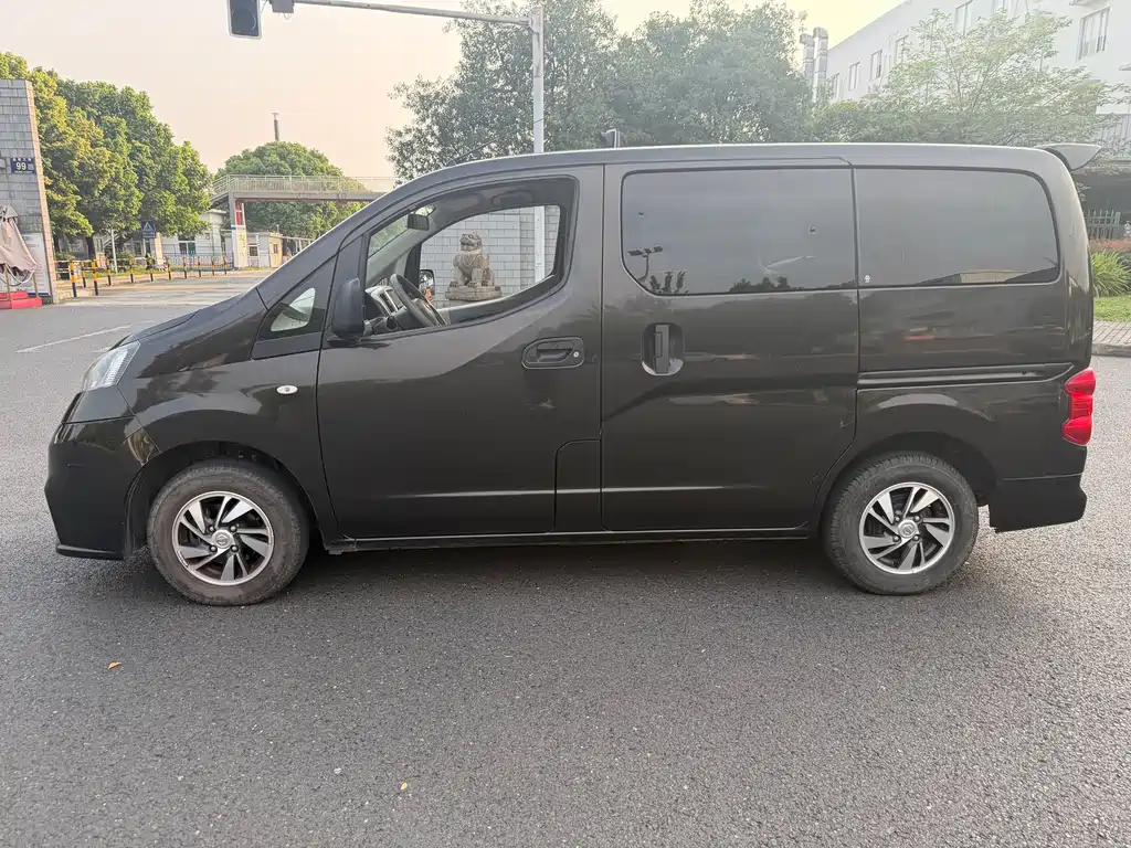 Nissan NV200 — миниатюра 4
