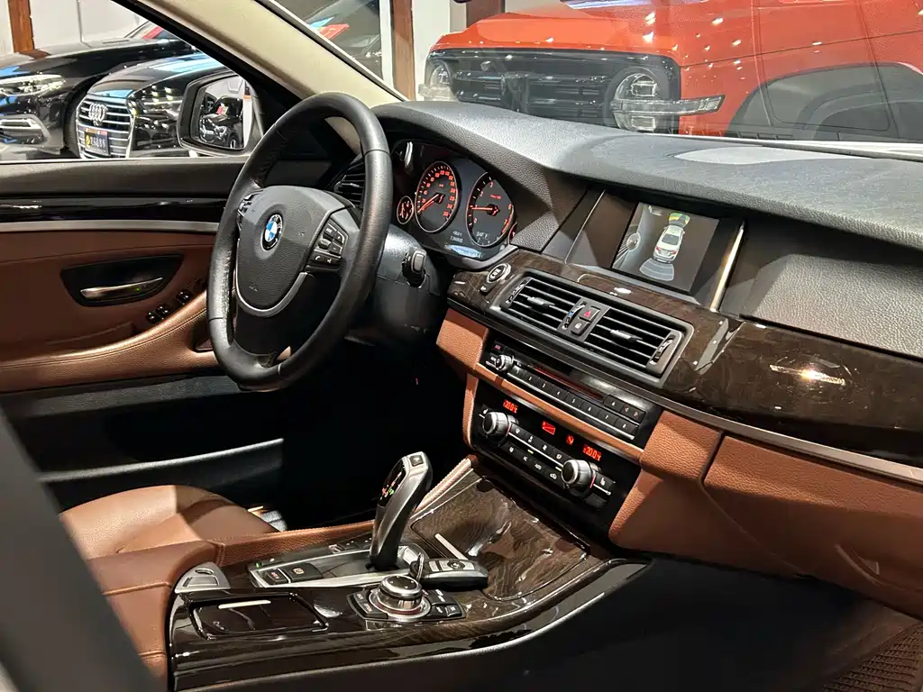 BMW 5 Series — миниатюра 26