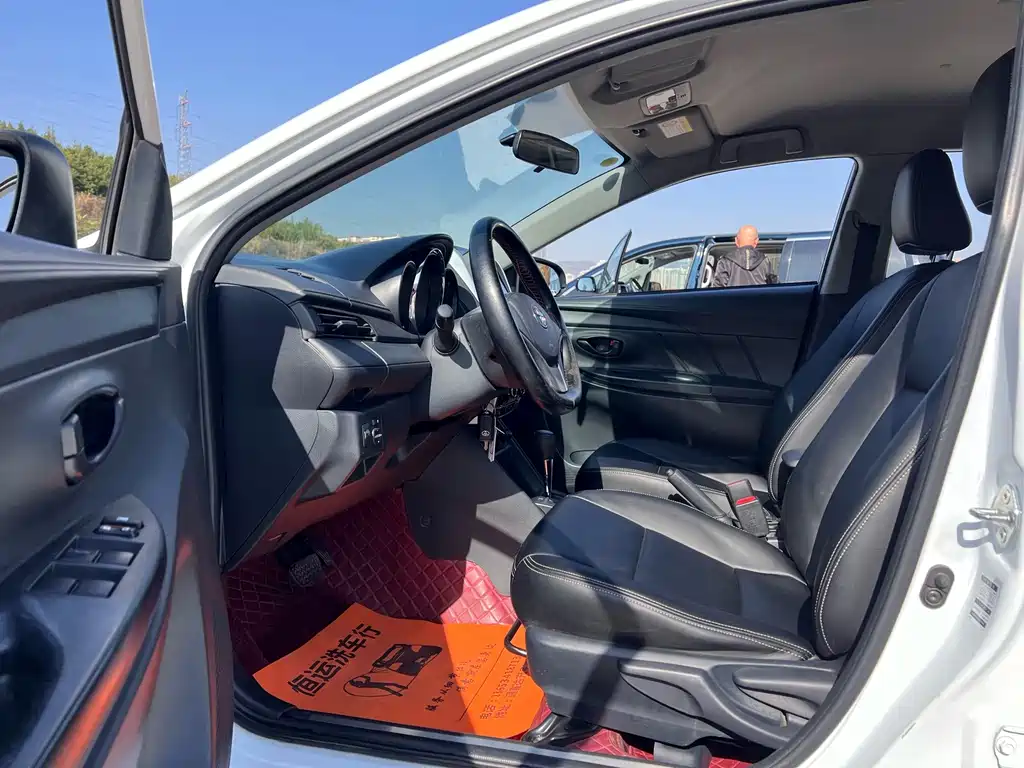 Toyota Yaris L — миниатюра 9