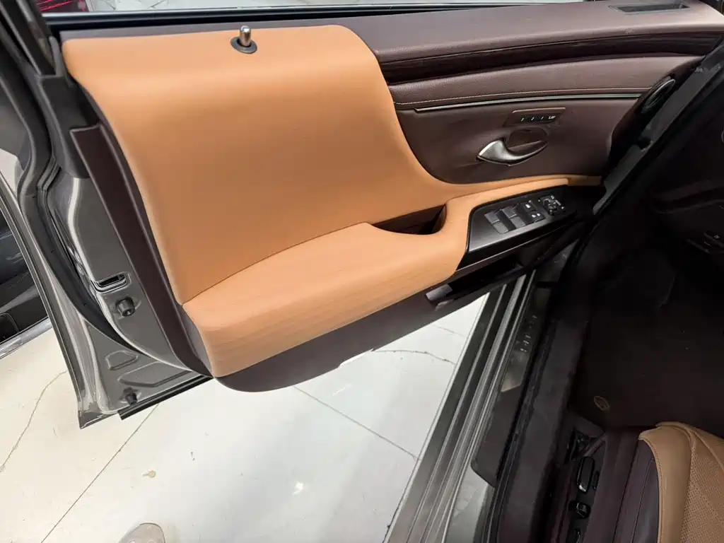 Lexus ES — миниатюра 8