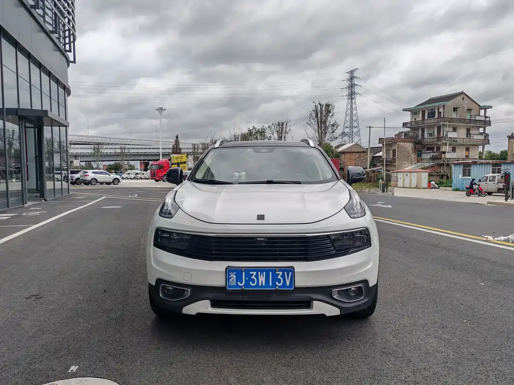 Lynk & Co 01 - фото 2