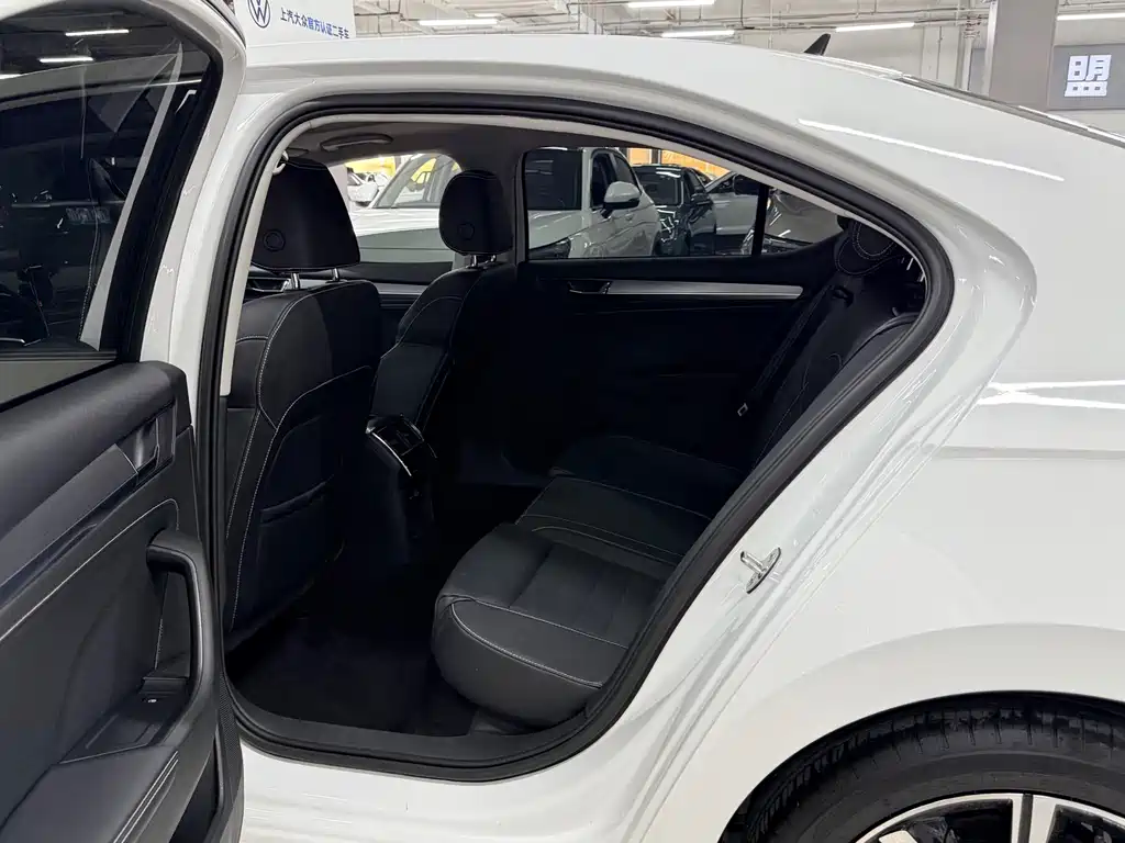 Skoda Superb — миниатюра 11