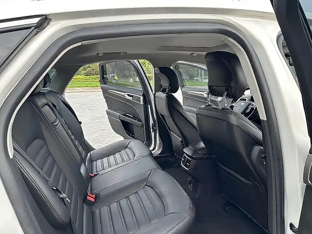 Ford Mondeo — миниатюра 11