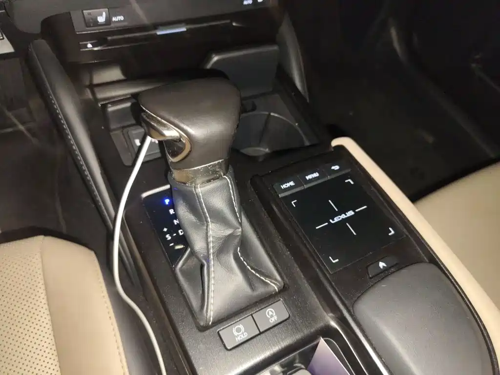 Lexus ES — миниатюра 10