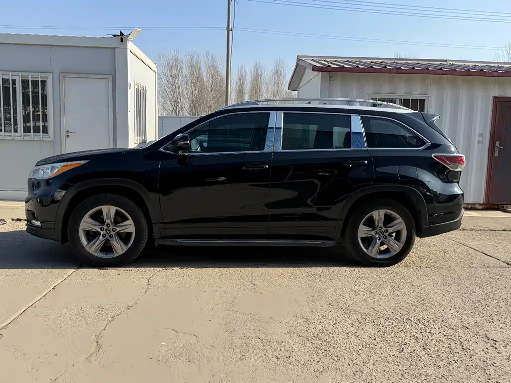 TOYOTA HIGHLANDER