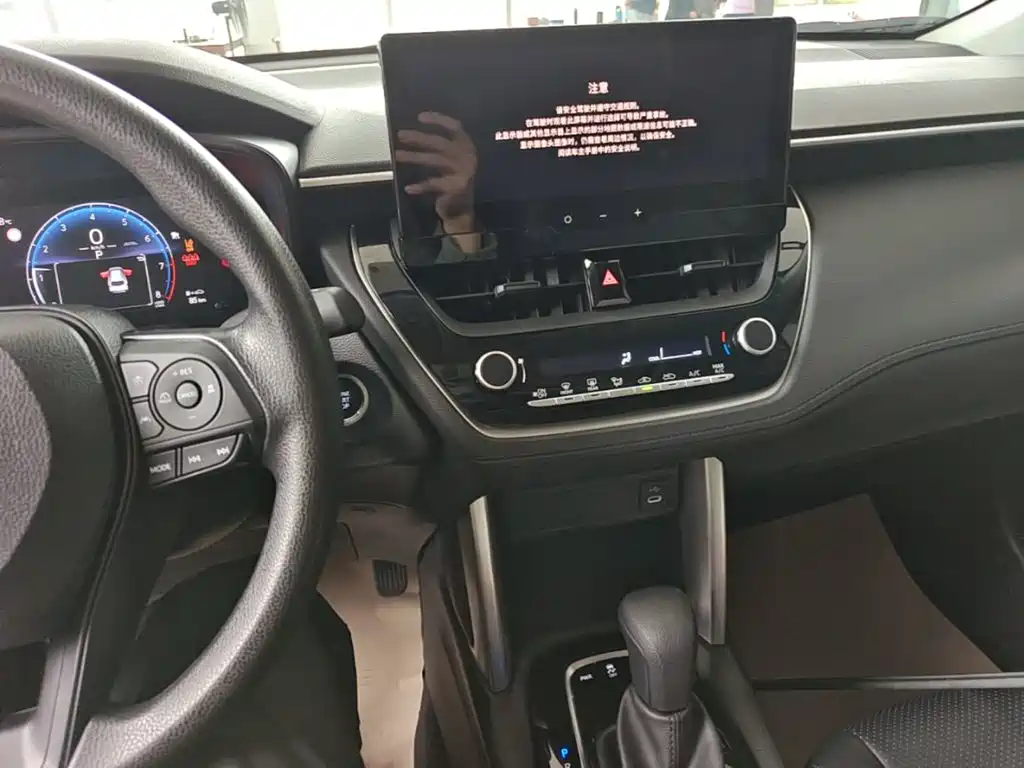 Toyota Corolla Cross — миниатюра 13