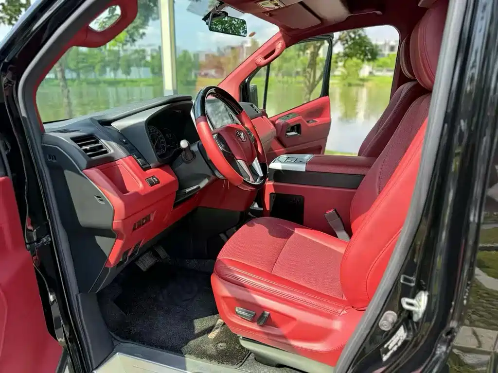 Toyota Hiace — миниатюра 3