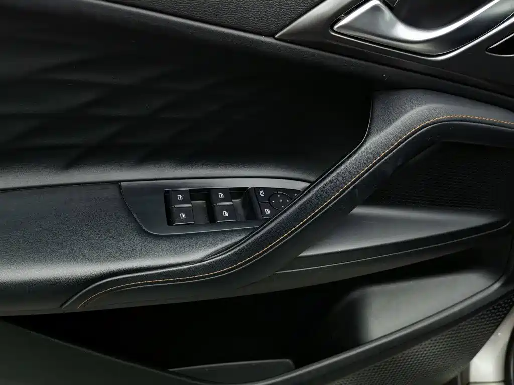 Roewe RX5 — миниатюра 9
