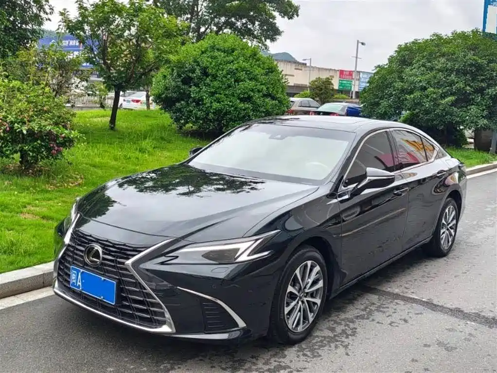 Lexus ES 2026