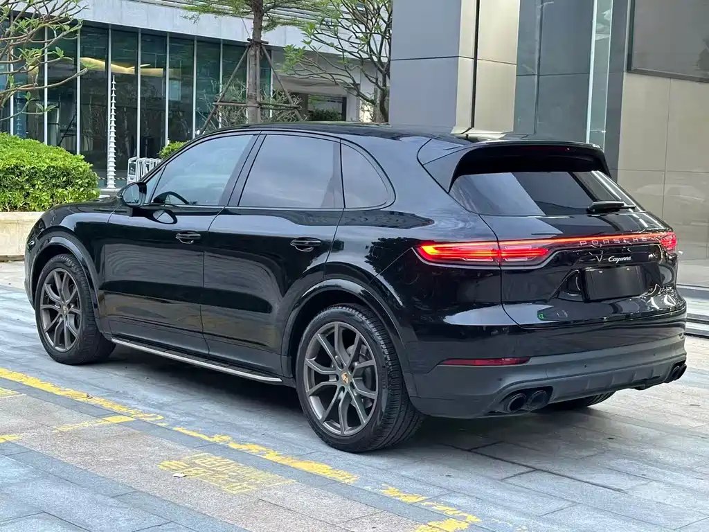 Porsche Cayenne — миниатюра 13