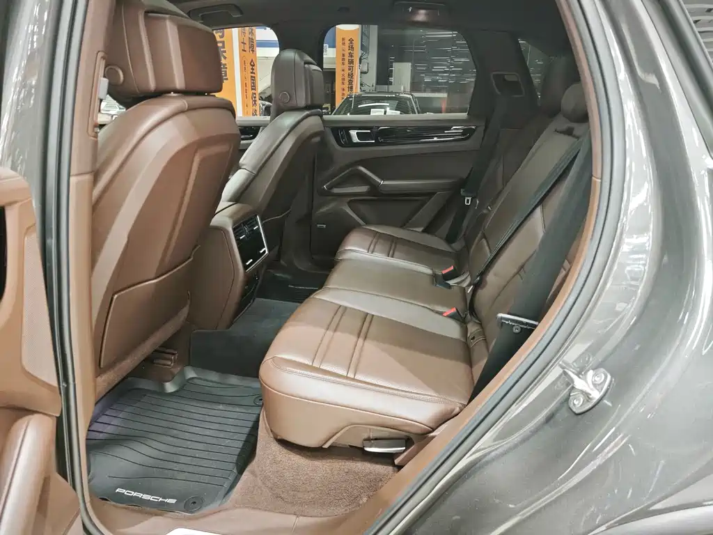 Porsche Cayenne — миниатюра 8