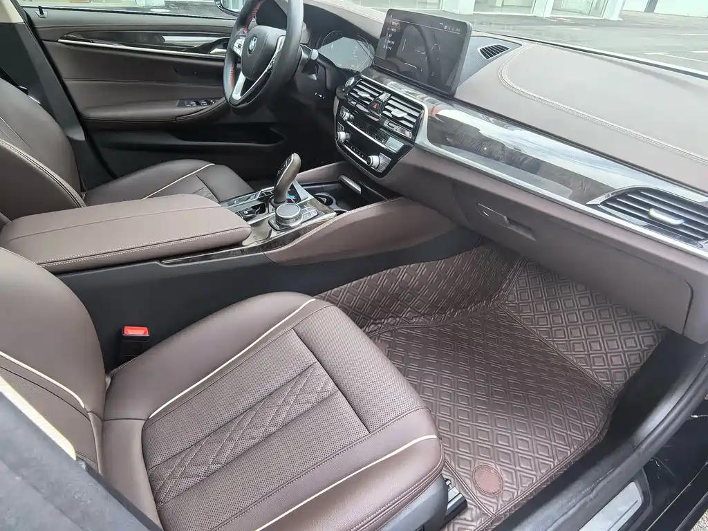 BMW 5 Series — миниатюра 9