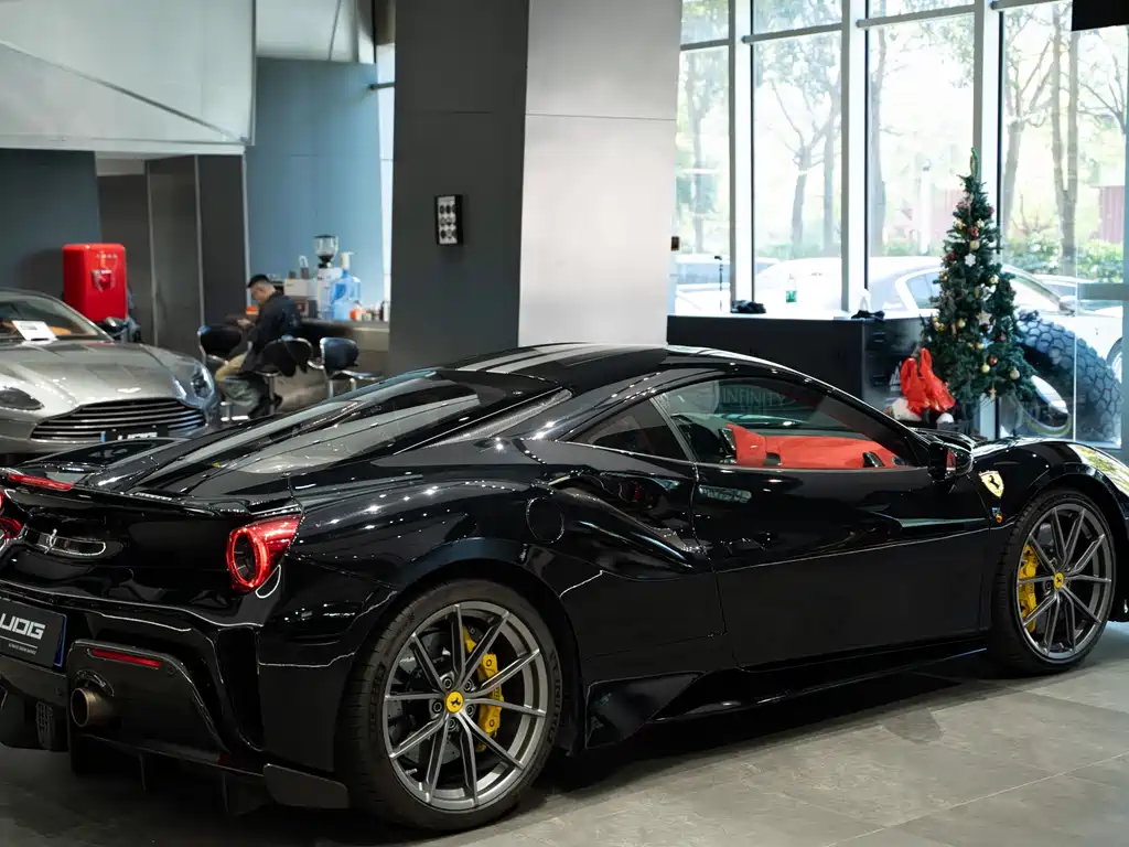 FERRARI 488