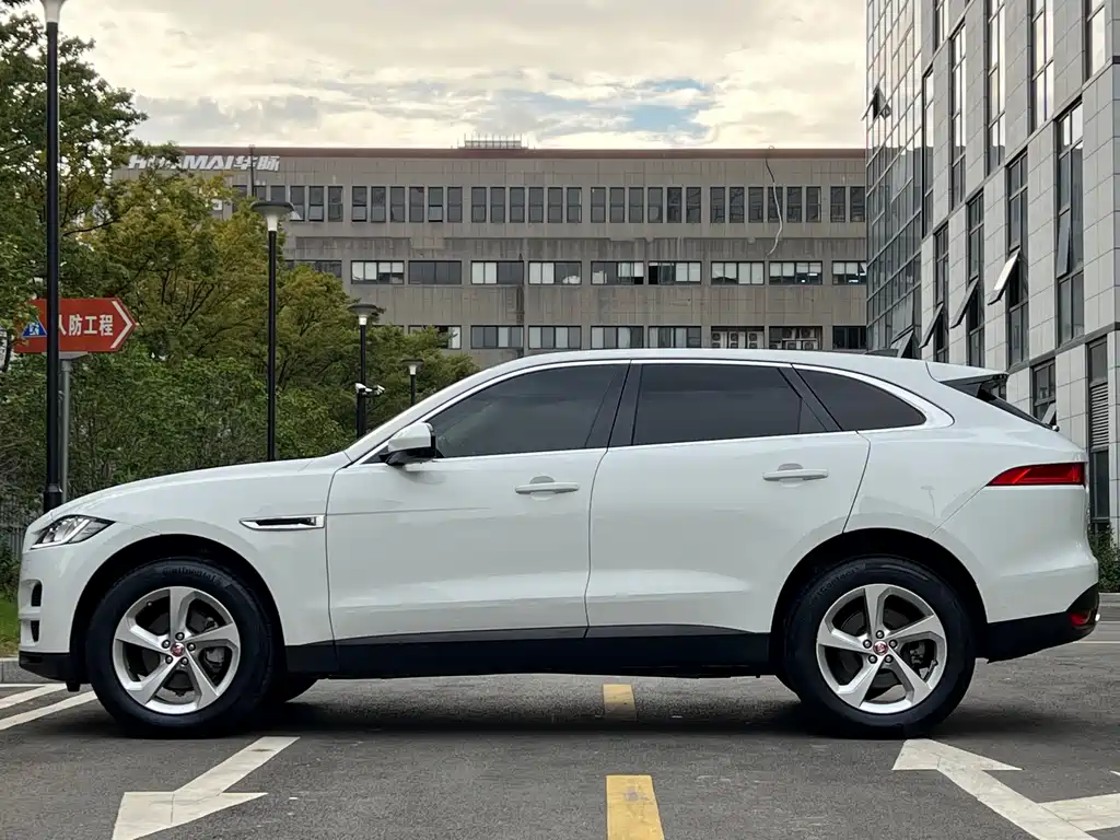 JAGUAR  F PACE