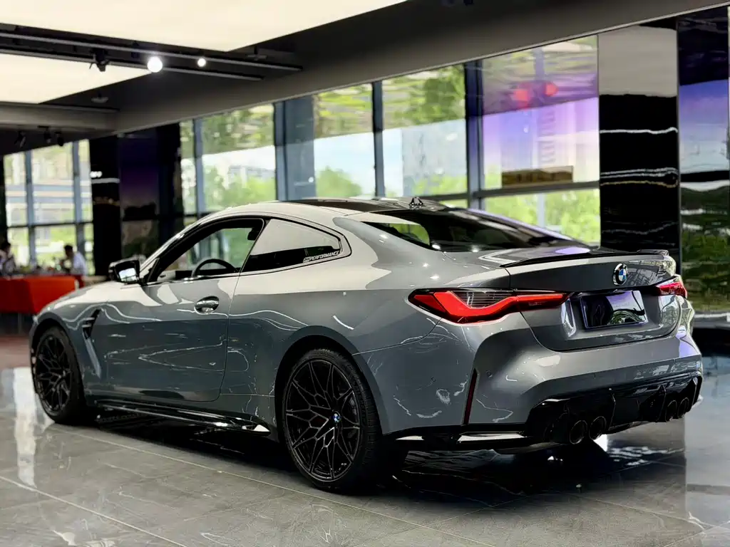 BMW M4 2023 M4