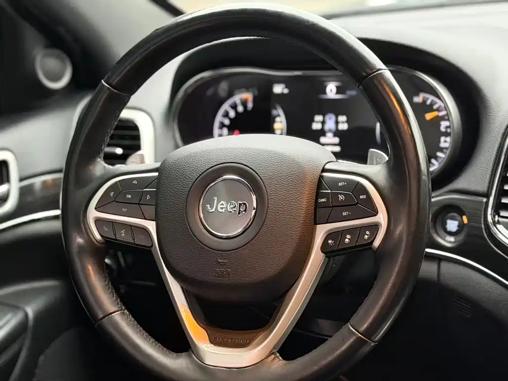 Jeep Grand Cherokee (Import) — миниатюра 8