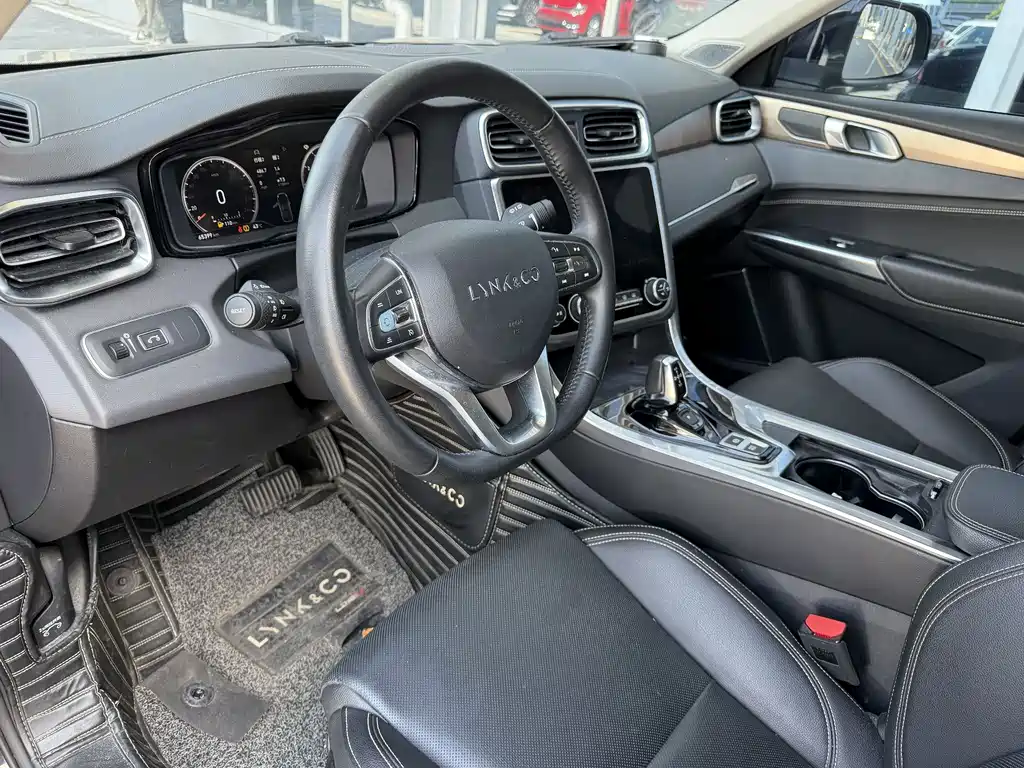 Lynk & Co 01 2019 2.0T Pro V