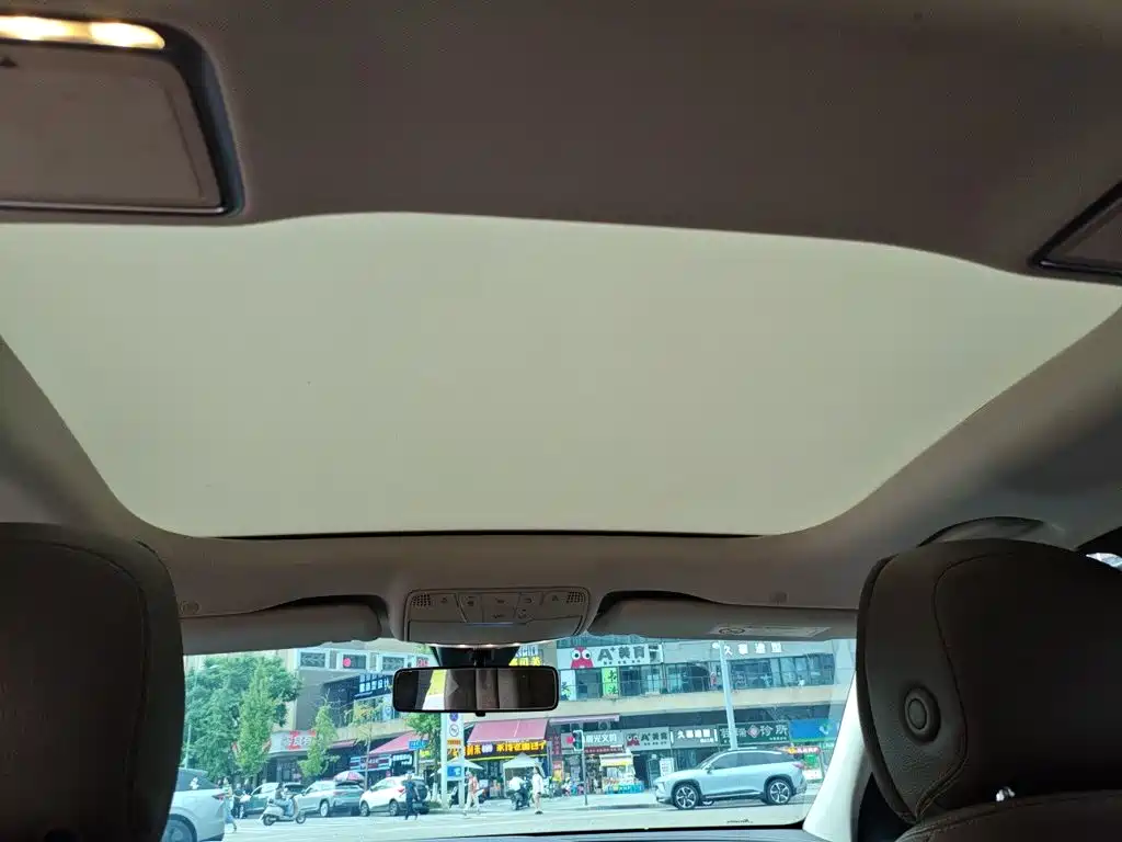 Mercedes-Benz E-Class — миниатюра 20