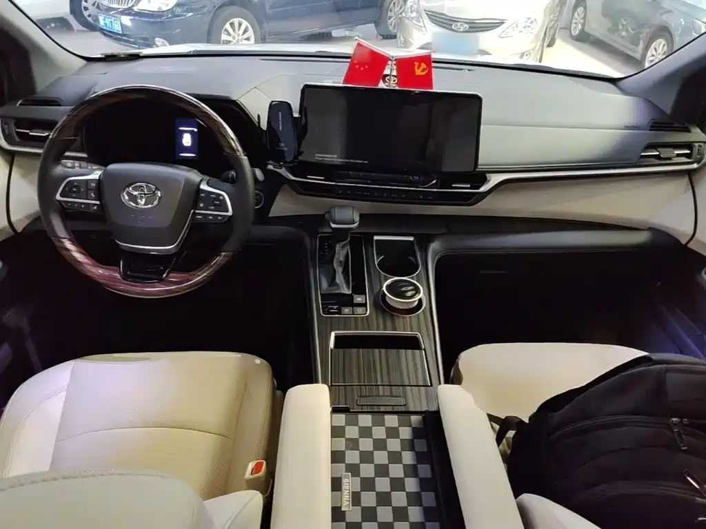 Toyota Sienna — миниатюра 10