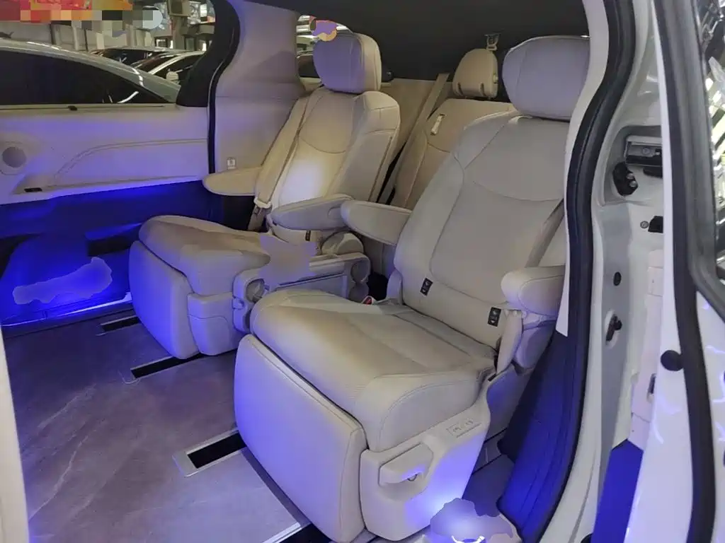 Toyota Sienna — миниатюра 17