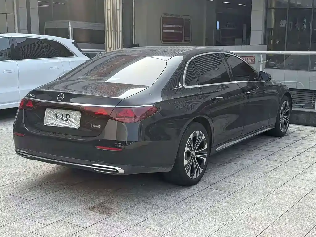 Mercedes-Benz E-Class — миниатюра 9