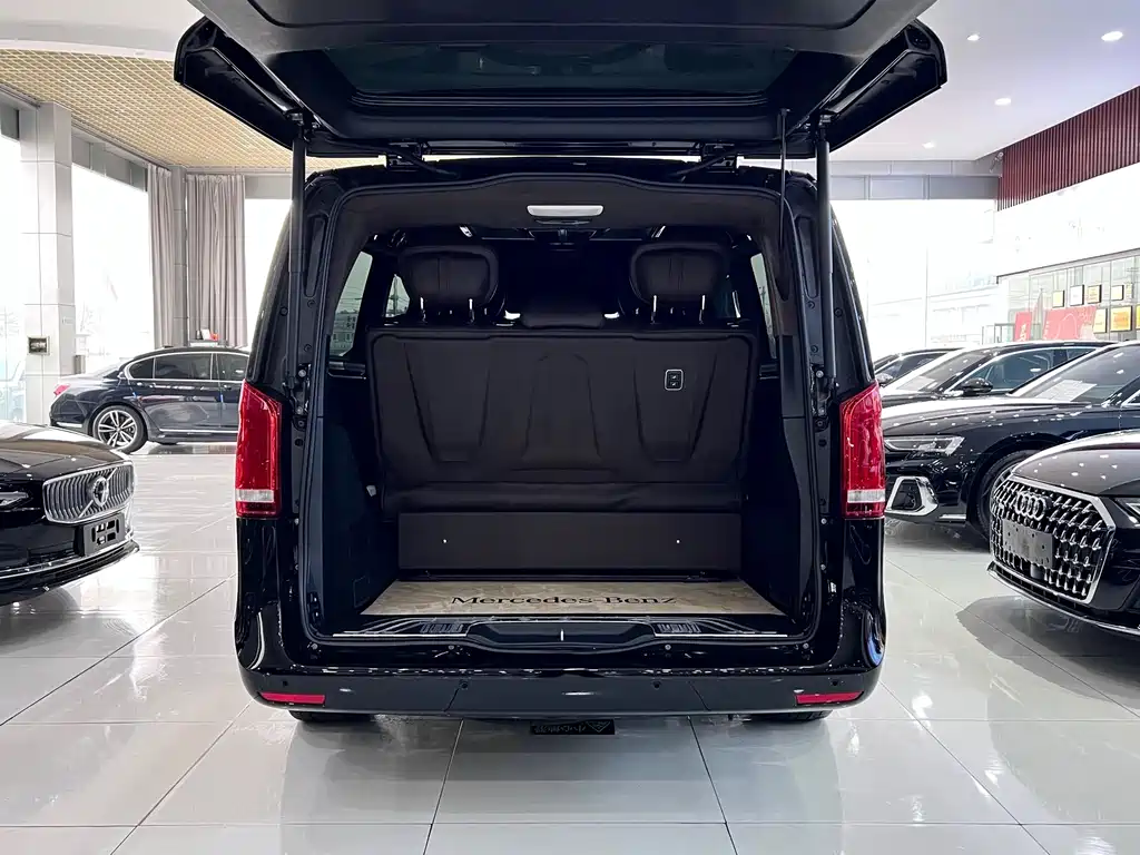 Mercedes-Benz V-Class — миниатюра 28