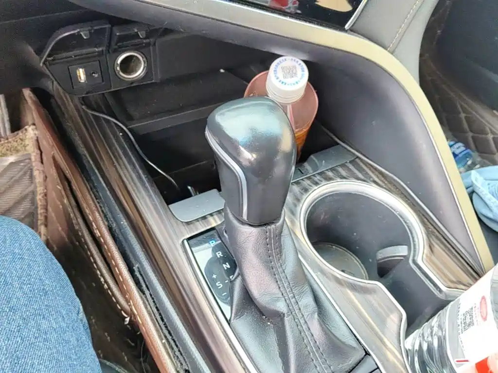 Toyota Camry — миниатюра 14