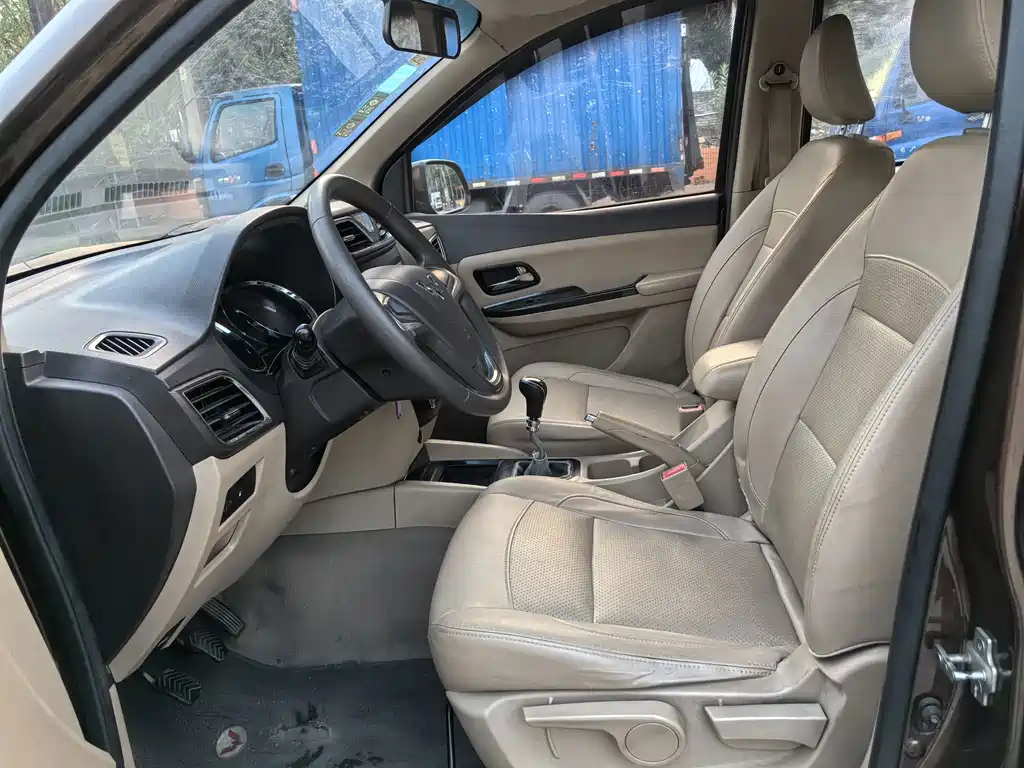 Wuling Hongguang — миниатюра 11
