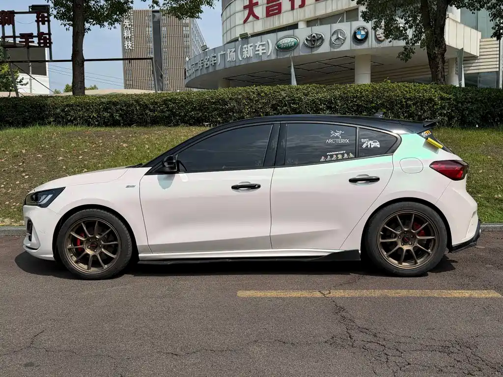 Ford Focus 2022 EcoBoost 180 AT ST Line