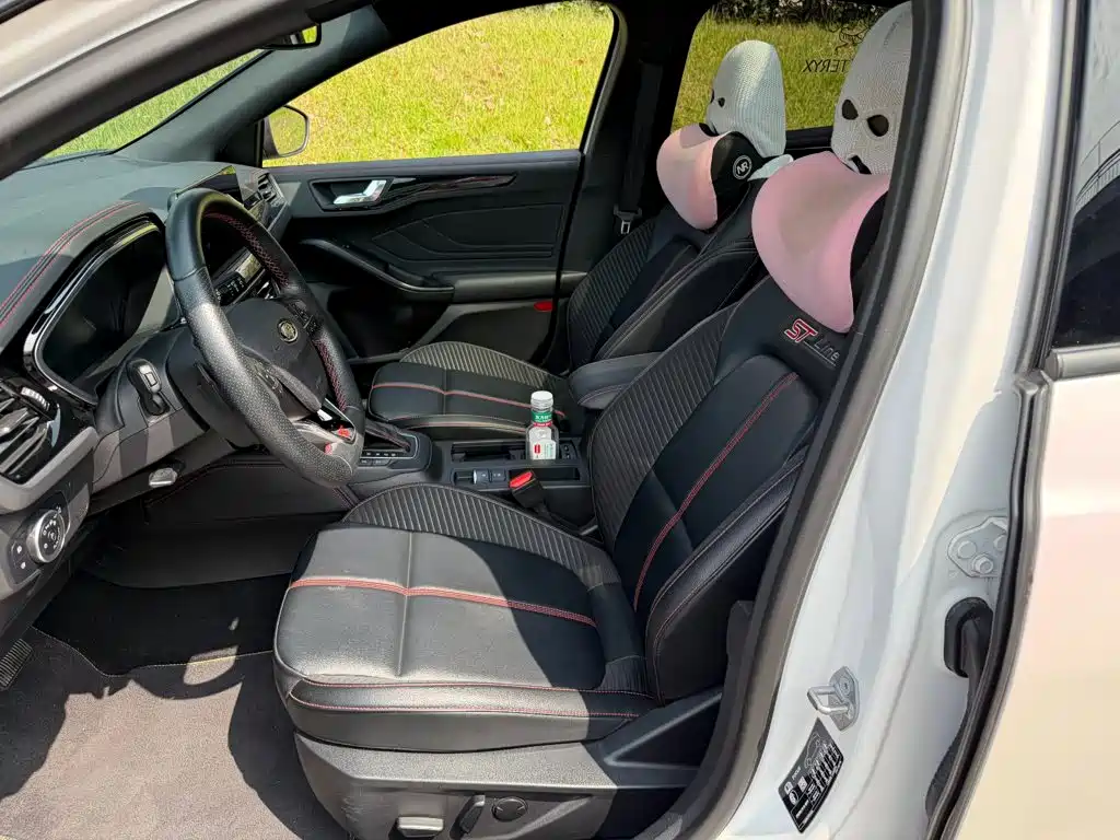 Ford Focus 2022 EcoBoost 180 AT ST Line